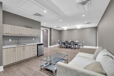Photo 35 at 409 - 15277 Yonge Street, Aurora Village, Aurora
