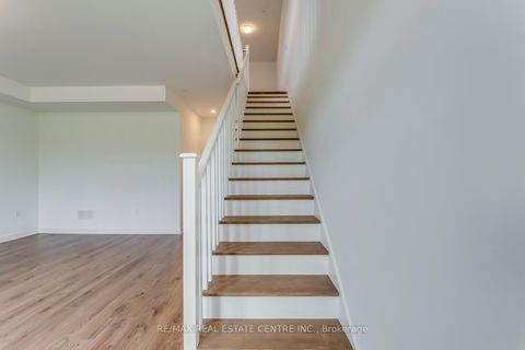 Photo 7 at 3049 Trailside Drive, GO Glenorchy, Oakville