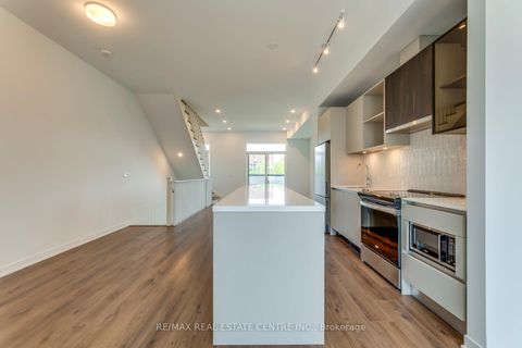 Photo 8 at 3049 Trailside Drive, GO Glenorchy, Oakville