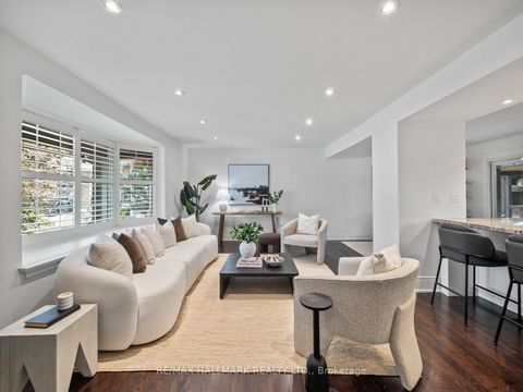 Photo 3 at 7 Haregate Court, Richview, Toronto