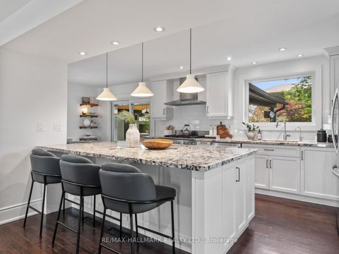 Photo 8 at 7 Haregate Court, Richview, Toronto