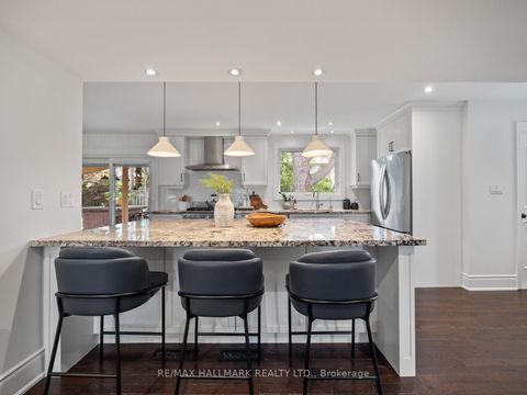 Photo 10 at 7 Haregate Court, Richview, Toronto