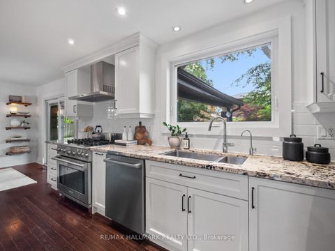 Photo 12 at 7 Haregate Court, Richview, Toronto