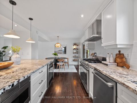 Photo 13 at 7 Haregate Court, Richview, Toronto