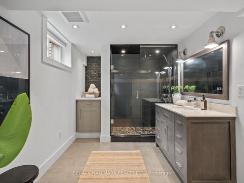 Photo 34 at 7 Haregate Court, Richview, Toronto