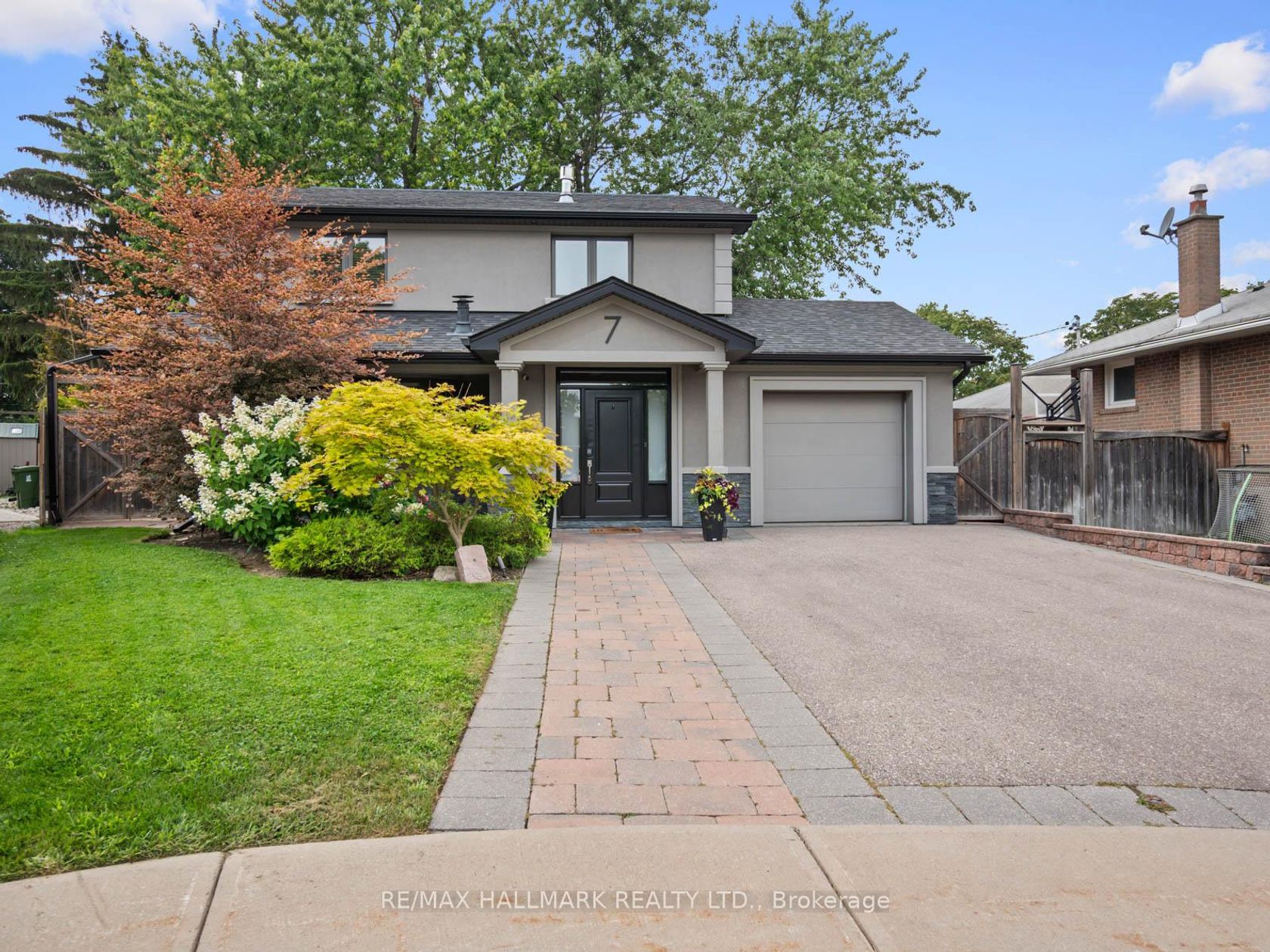 7 Haregate Court, Richview, Toronto by Loree Meneguzzi Real Estate 7 Haregate Court, Richview, Toronto