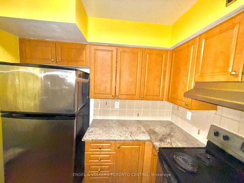 Photo 6 at 208 - 225 Wellesley Street E, South St. James Town, Toronto