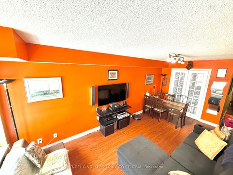 Photo 13 at 208 - 225 Wellesley Street E, South St. James Town, Toronto
