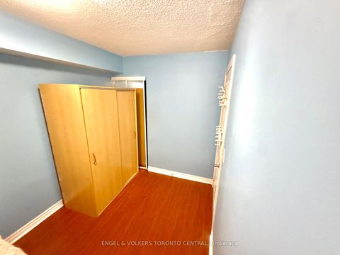 Photo 18 at 208 - 225 Wellesley Street E, South St. James Town, Toronto