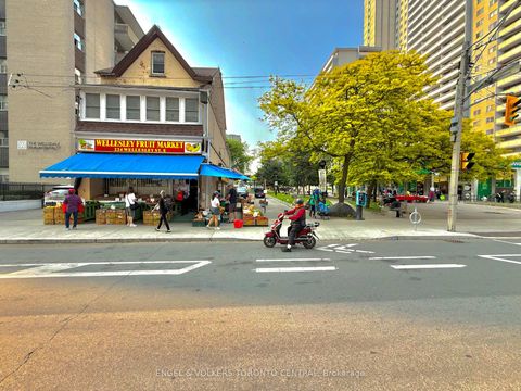 Photo 33 at 208 - 225 Wellesley Street E, South St. James Town, Toronto