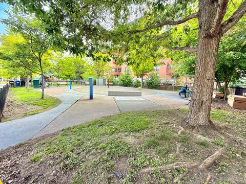 Photo 40 at 208 - 225 Wellesley Street E, South St. James Town, Toronto