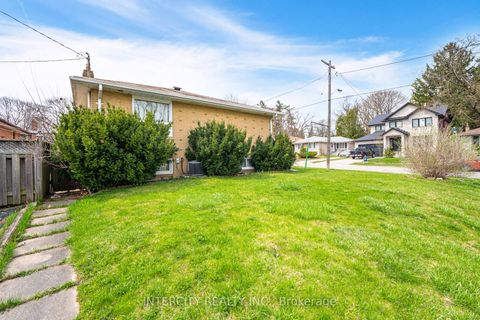 Photo 3 at 31 Munhall Road, Humber Heights, Toronto