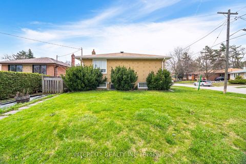 Photo 4 at 31 Munhall Road, Humber Heights, Toronto