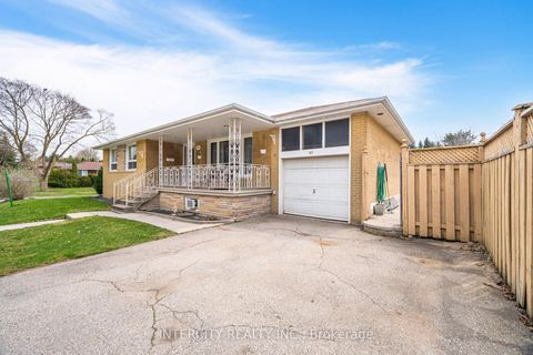 Photo 5 at 31 Munhall Road, Humber Heights, Toronto
