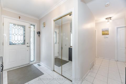 Photo 9 at 31 Munhall Road, Humber Heights, Toronto