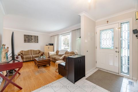 Photo 11 at 31 Munhall Road, Humber Heights, Toronto