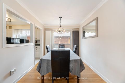 Photo 15 at 31 Munhall Road, Humber Heights, Toronto