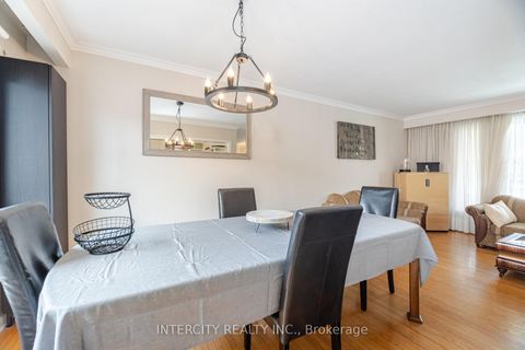 Photo 16 at 31 Munhall Road, Humber Heights, Toronto