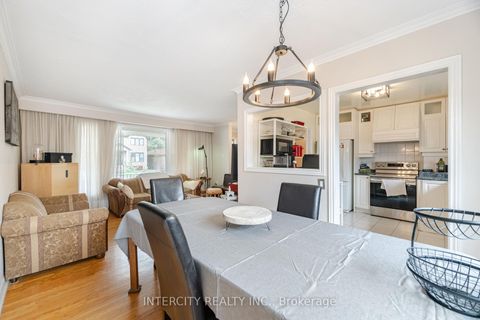 Photo 17 at 31 Munhall Road, Humber Heights, Toronto