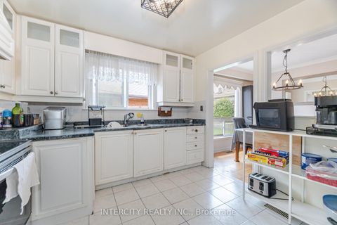Photo 18 at 31 Munhall Road, Humber Heights, Toronto