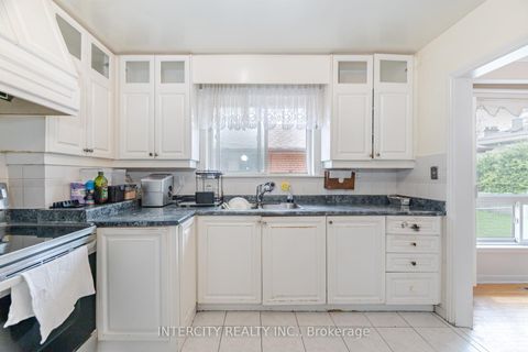 Photo 19 at 31 Munhall Road, Humber Heights, Toronto