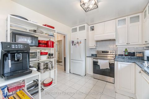 Photo 20 at 31 Munhall Road, Humber Heights, Toronto