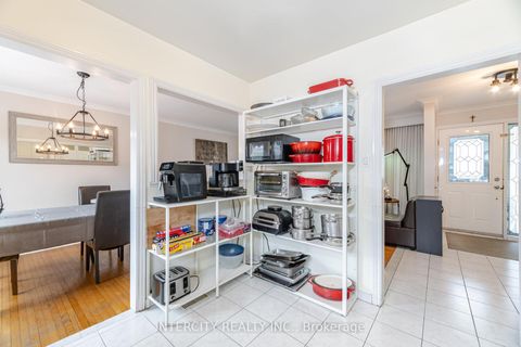 Photo 22 at 31 Munhall Road, Humber Heights, Toronto