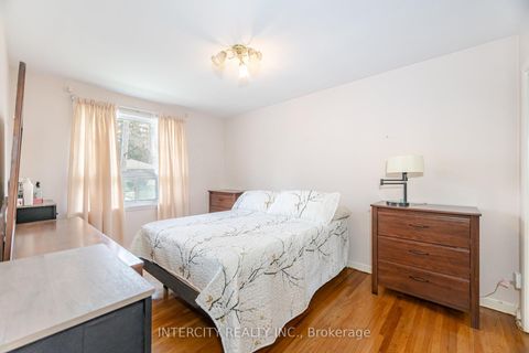 Photo 24 at 31 Munhall Road, Humber Heights, Toronto