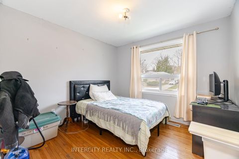 Photo 27 at 31 Munhall Road, Humber Heights, Toronto