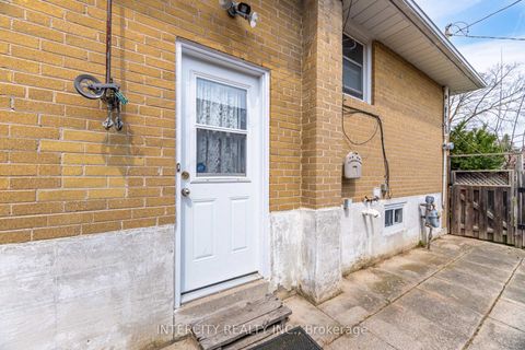 Photo 31 at 31 Munhall Road, Humber Heights, Toronto