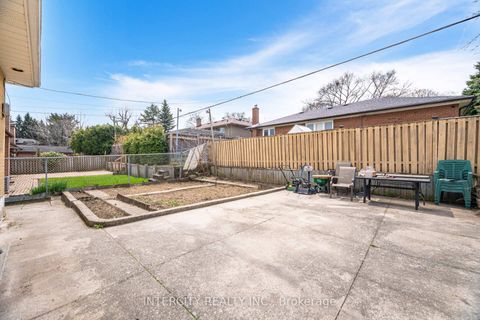Photo 33 at 31 Munhall Road, Humber Heights, Toronto