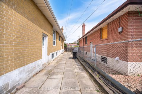 Photo 34 at 31 Munhall Road, Humber Heights, Toronto