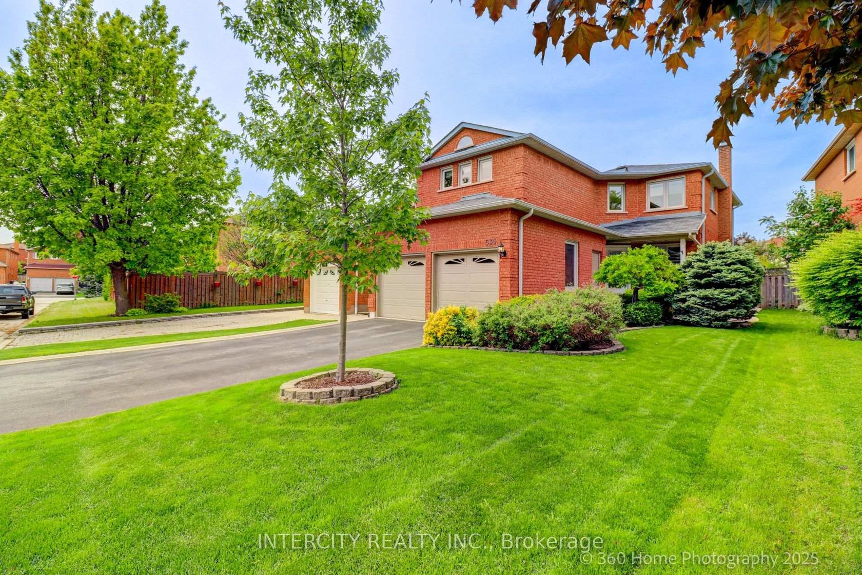 539 Langport Court, Hurontario, Mississauga by Loree Meneguzzi Real Estate 539 Langport Court, Hurontario, Mississauga