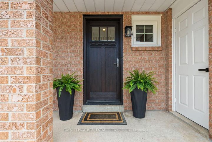 Photo 2 at 143 Speyside Drive, BR Bronte, Oakville