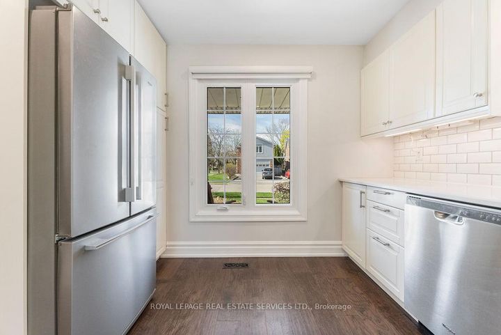 Photo 6 at 143 Speyside Drive, BR Bronte, Oakville
