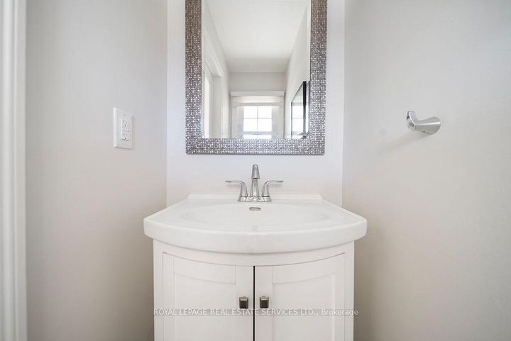 Photo 16 at 143 Speyside Drive, BR Bronte, Oakville