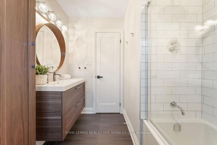 Photo 26 at 143 Speyside Drive, BR Bronte, Oakville