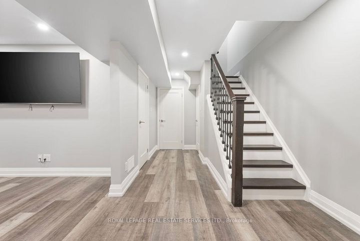 Photo 27 at 143 Speyside Drive, BR Bronte, Oakville