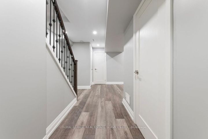 Photo 30 at 143 Speyside Drive, BR Bronte, Oakville