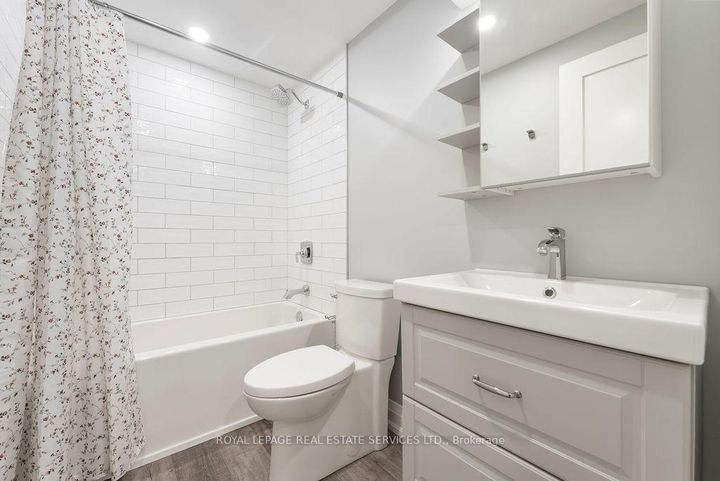 Photo 33 at 143 Speyside Drive, BR Bronte, Oakville