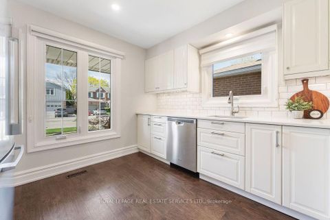 Photo 5 at 143 Speyside Drive, BR Bronte, Oakville