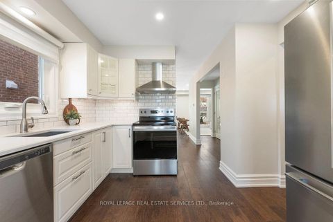 Photo 8 at 143 Speyside Drive, BR Bronte, Oakville