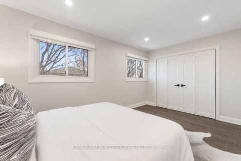 Photo 20 at 143 Speyside Drive, BR Bronte, Oakville