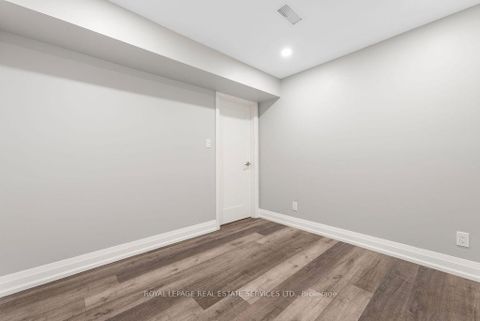 Photo 32 at 143 Speyside Drive, BR Bronte, Oakville