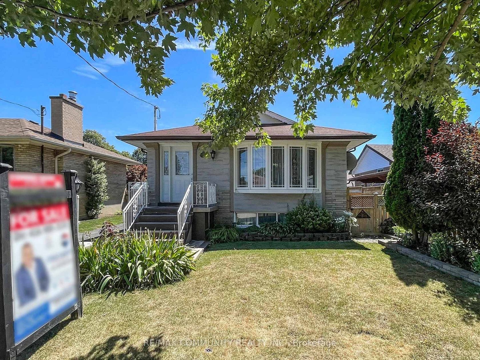 119 Rochman Boulevard, Woburn, Toronto by Loree Meneguzzi Real Estate 119 Rochman Boulevard, Woburn, Toronto