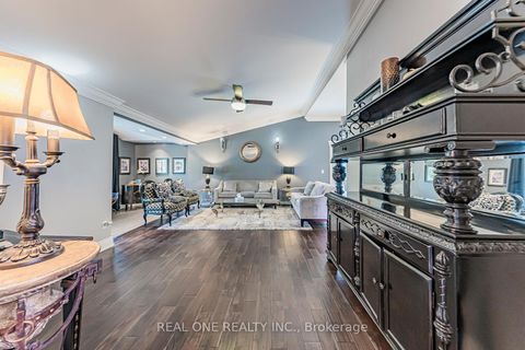 Photo 14 at 1 Manorpark Court S, Henry Farm, Toronto