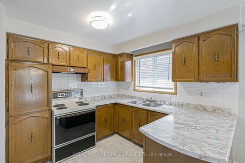 Photo 6 at 107 Hazelnut Crescent, Pleasant View, Toronto Photo 6 at 107 Hazelnut Crescent, Pleasant View, Toronto