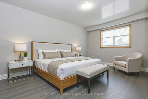 Photo 8 at 107 Hazelnut Crescent, Pleasant View, Toronto