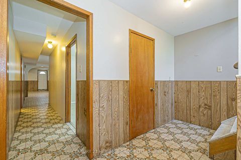 Photo 12 at 107 Hazelnut Crescent, Pleasant View, Toronto