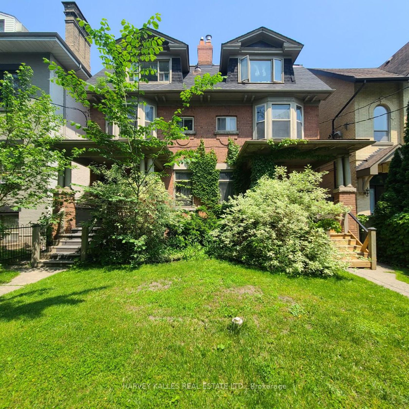 105 - 107 Pembroke Street, Moss Park, Toronto by Loree Meneguzzi Real Estate 105 - 107 Pembroke Street, Moss Park, Toronto
